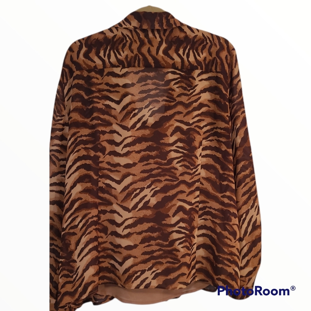 Norton/McNorton Woman's Plus size Animal print  Button down blouse with tank - Picture 3 of 5